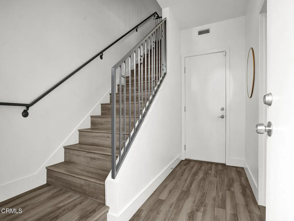 5662 Hazeltine Avenue, Van Nuys, California 91401 home-pic-5